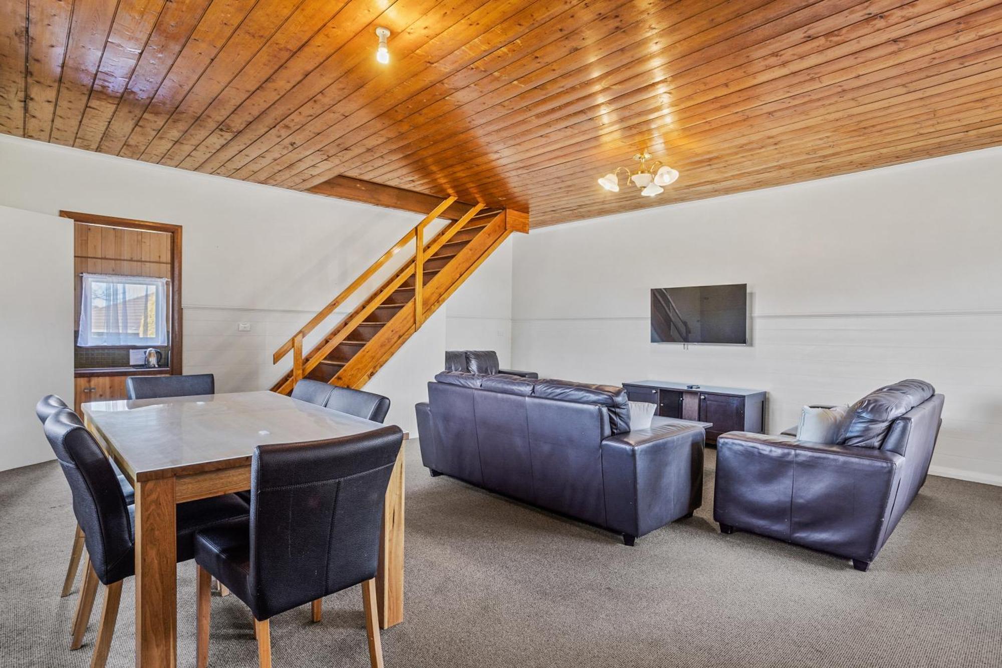 Riverfront & Restaurant Aparthotel Hobart