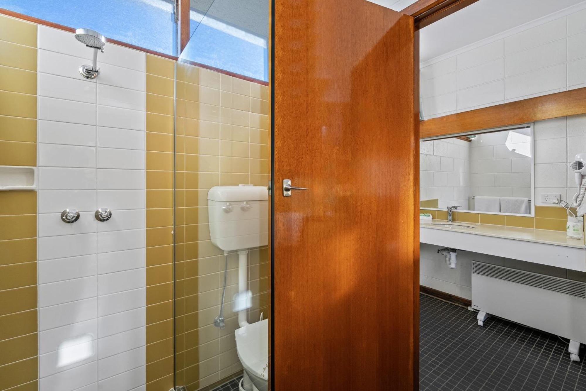 Riverfront & Restaurant Aparthotel 3*