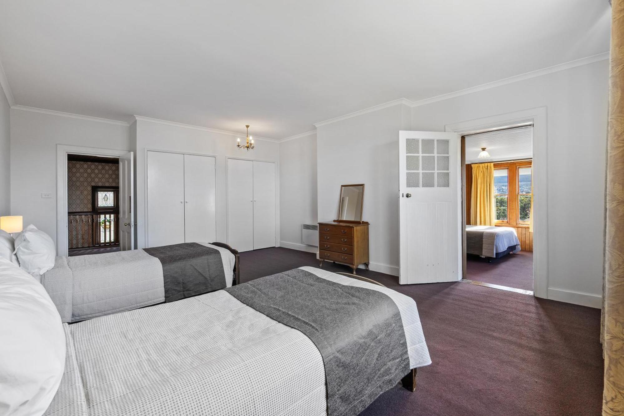 Riverfront & Restaurant Aparthotel 3*