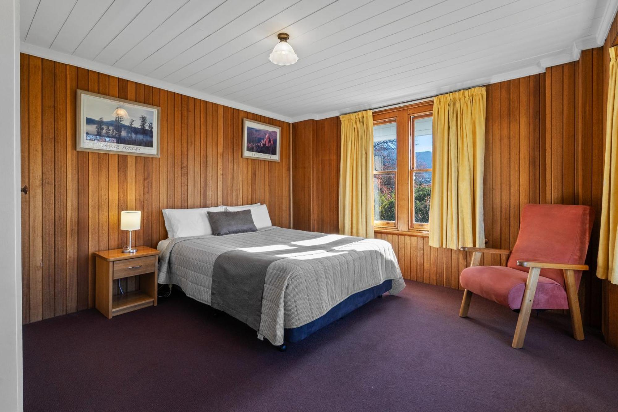 Riverfront & Restaurant Aparthotel 3*