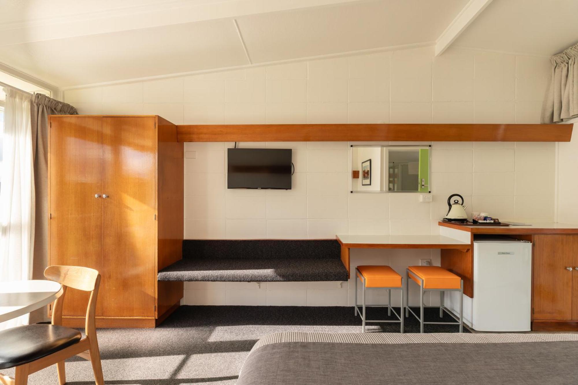 Riverfront & Restaurant Aparthotel 3*