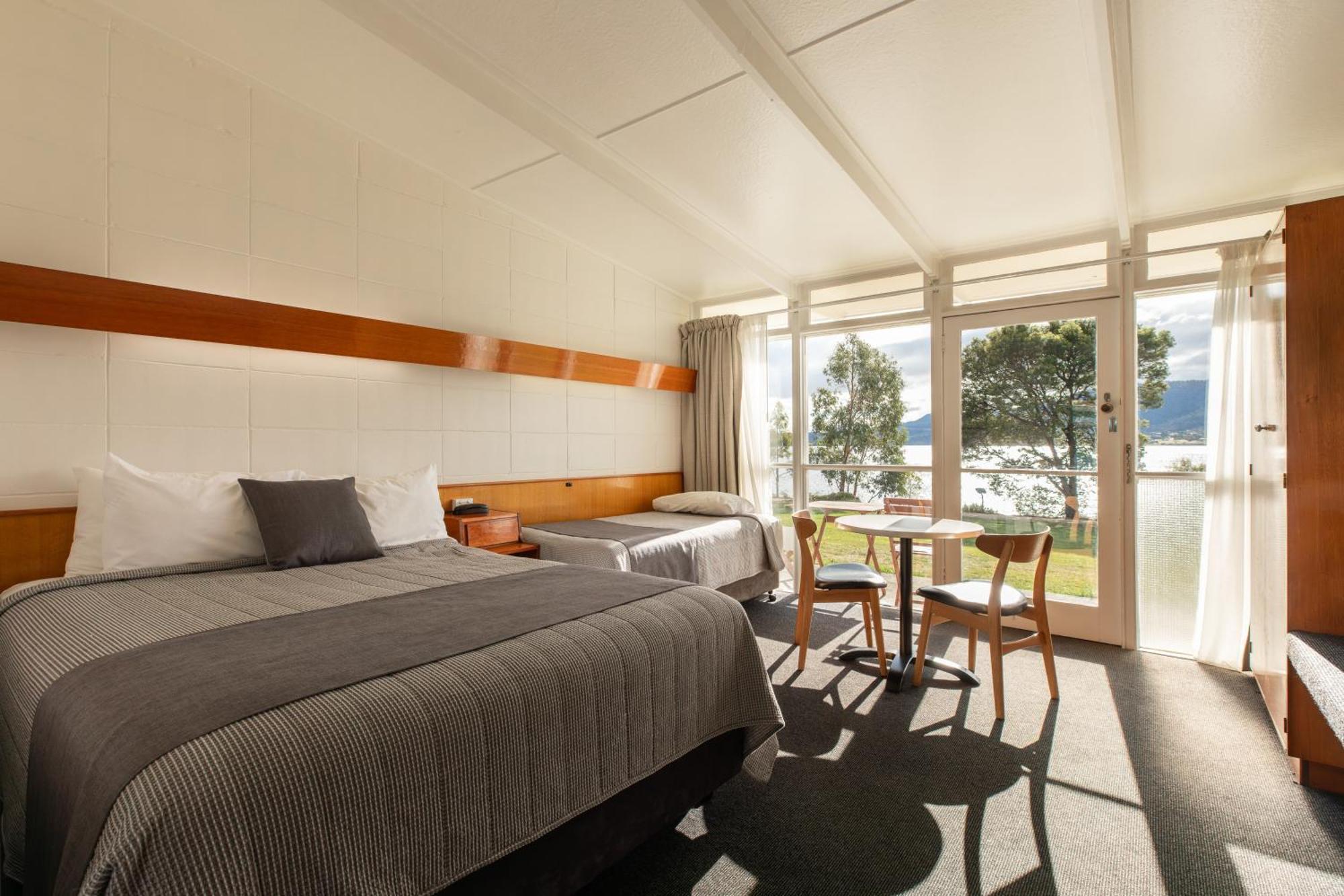 Aparthotel Riverfront & Restaurant 3*