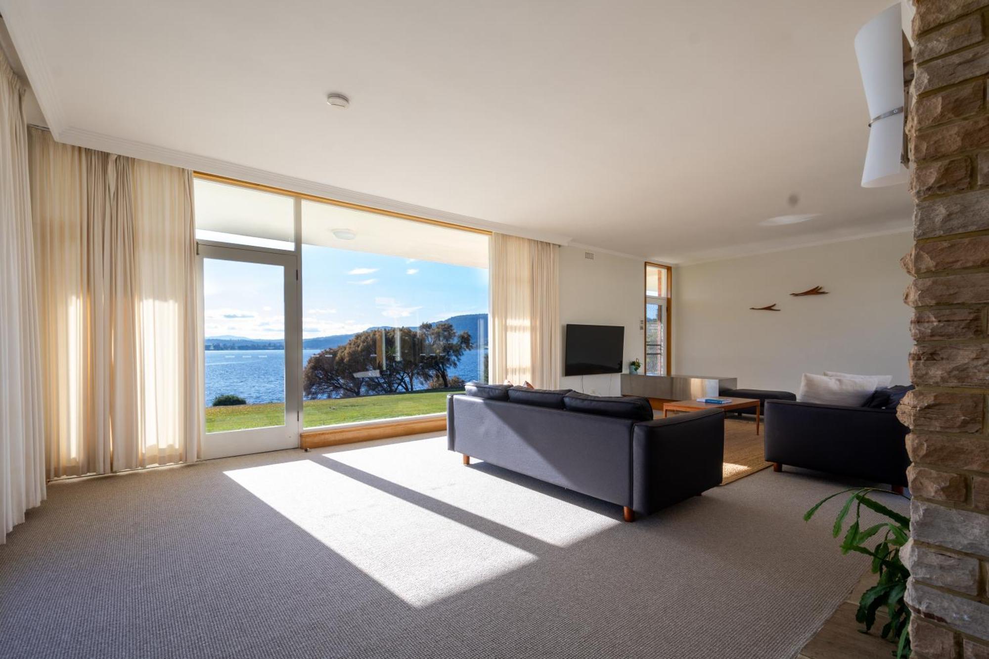 Riverfront & Restaurant Aparthotel Hobart